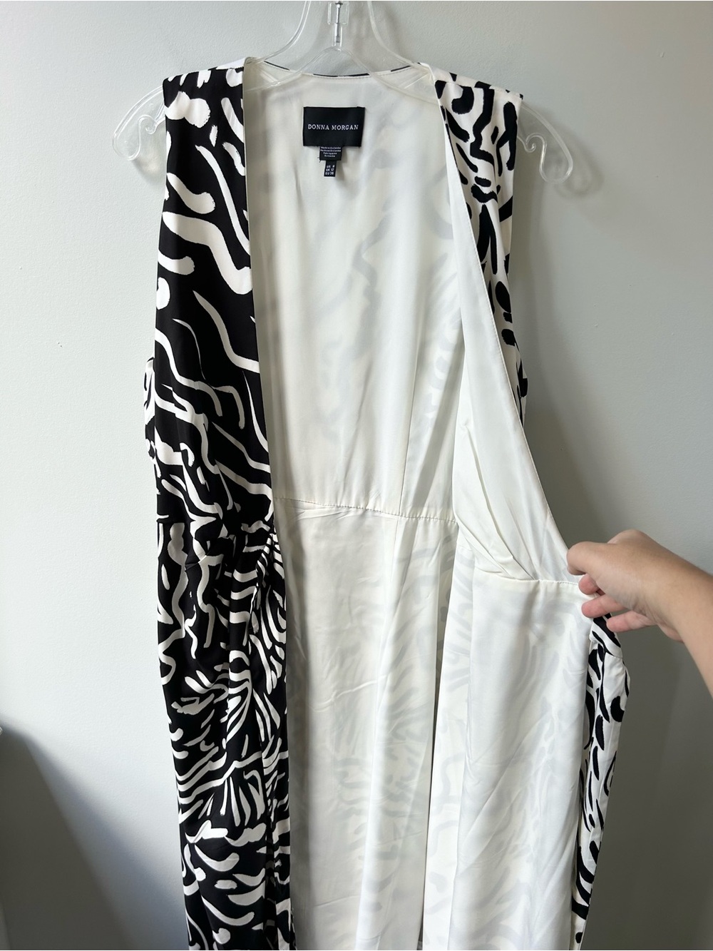 Donna Morgan NWT black and white abstract print wrap midi dress - Picture 8 of 10
